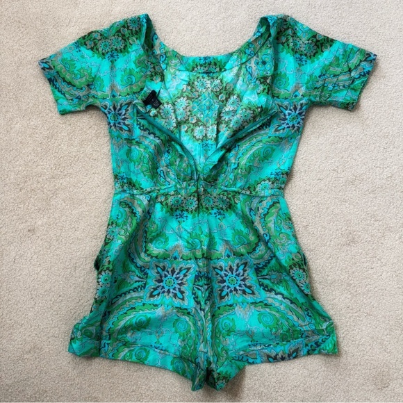 J Crew Rock The Casbah Romper 100% Silk Shorts One Piece Short Sleeve Green Sz 4 - Picture 3 of 15